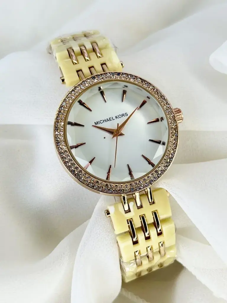 Stylish Women's Quartz Chain Watch